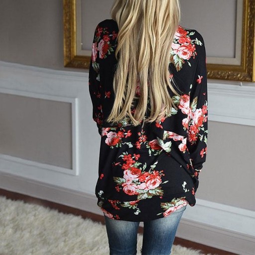 Capa feminina com flores