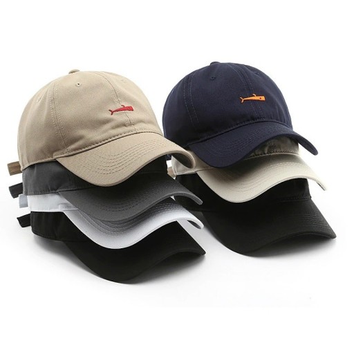 Cappellino con balena