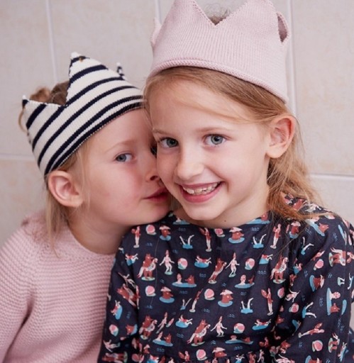 Cappello all'uncinetto per bambini a forma di corona