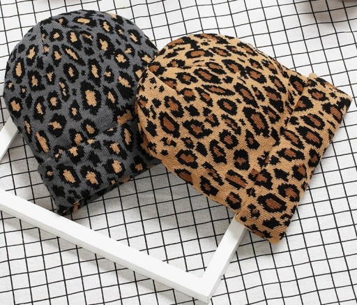 Cappello con motivo leopardato