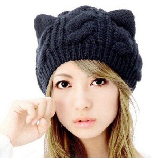 Cappello in maglia invernale da donna con orecchie