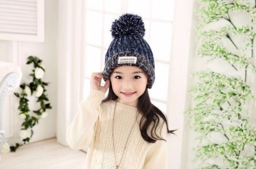 Cappello invernale per bambini con pompon J864