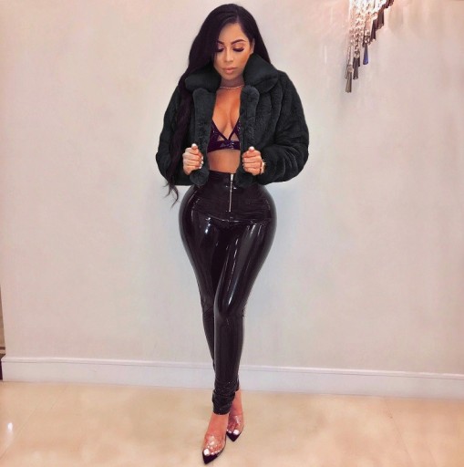 Cappotto corto da donna in pelliccia sintetica P1650