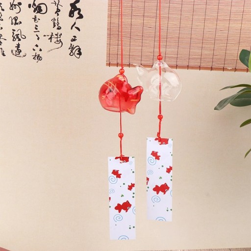 Carillon suspendu en forme de poisson 8 x 5,5 cm Décoration colorée avec étiquette Décoration sonore pour l&#39;appartement sur la fenêtre ou le balcon