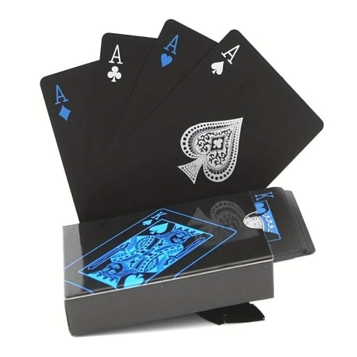 Carte da gioco waterproof con design nero resistenti all'usura dimensione della scatola 8,8 x 6,3 cm