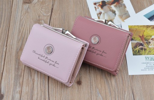 Cartera de mujer con rosa -J789