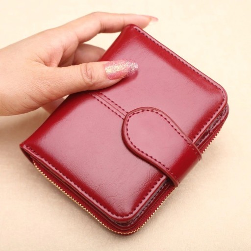 Cartera de piel brillante para mujer