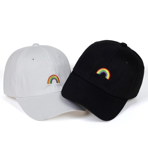 Casquette avec arc-en-ciel