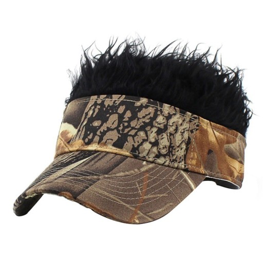 Casquette avec des cheveux faux