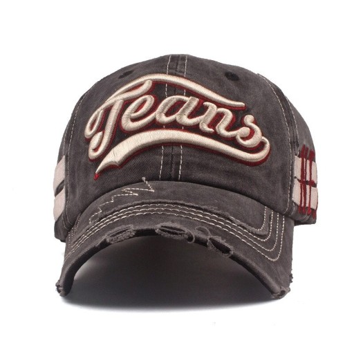 Casquette avec inscription T83