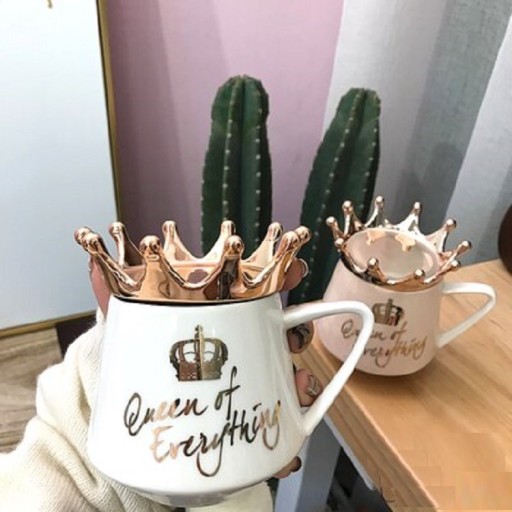 Ceramic Mug with Lid in the Shape of a Crown