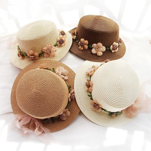 Chapeau d'enfant avec des fleurs T862