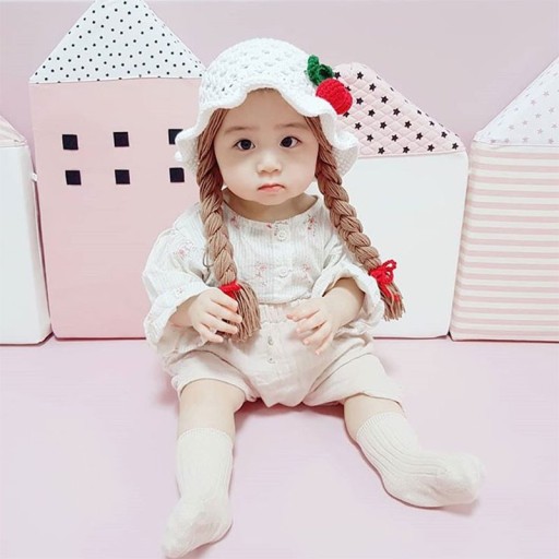 Chapeau de fille avec tresses
