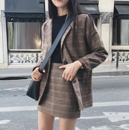 Chaqueta y falda de mujer B945