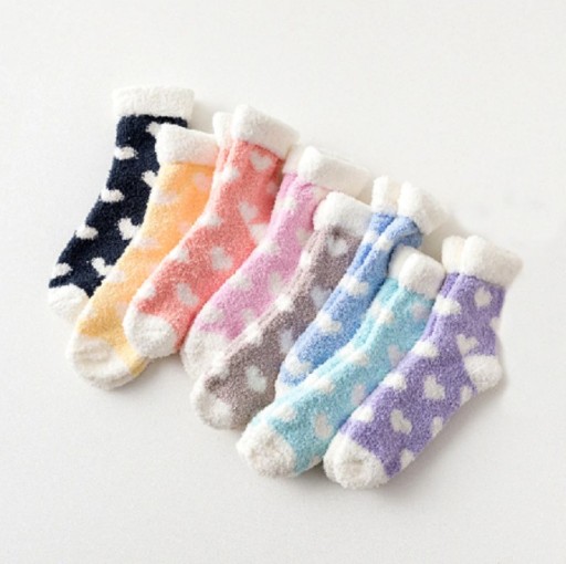 Chaussettes chaudes pour femmes avec des cœurs