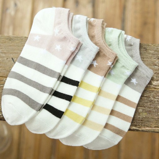 Chaussettes de cheville pour femmes avec des étoiles