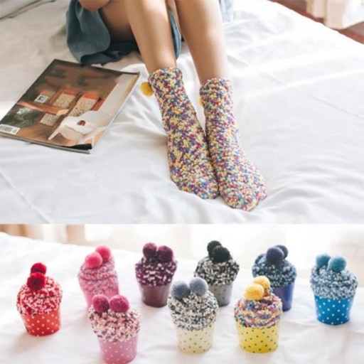 Chaussettes en coton pour femmes avec pompons