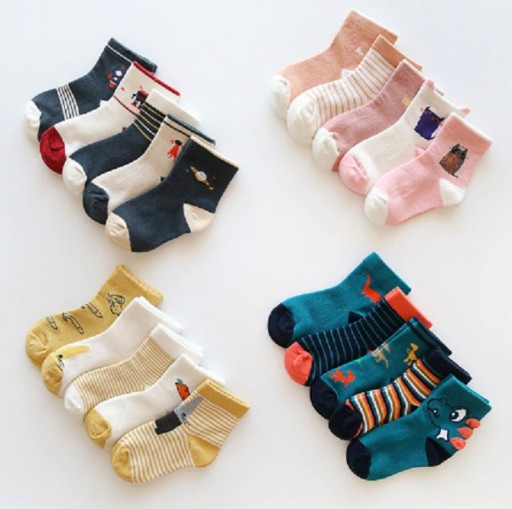 Chaussettes pour enfants avec des motifs - 5 paires