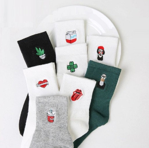 Chaussettes pour femmes avec broderies