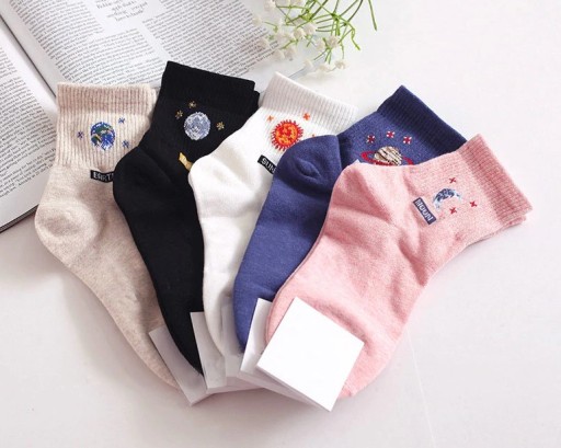 Chaussettes pour femmes avec motifs du système solaire