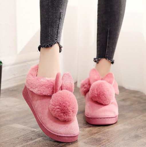 Chaussons d'intérieur pour femmes avec des oreilles de lapin