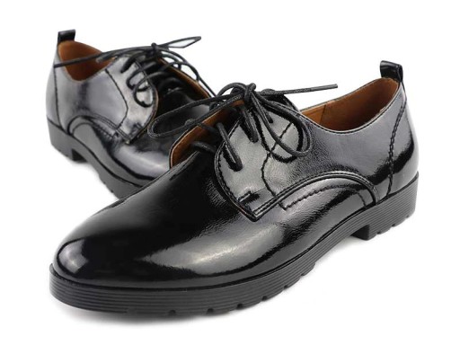 Chaussures de ville pour femmes - Noires