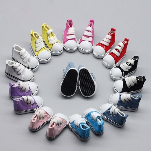 Chaussures en toile pour poupée
