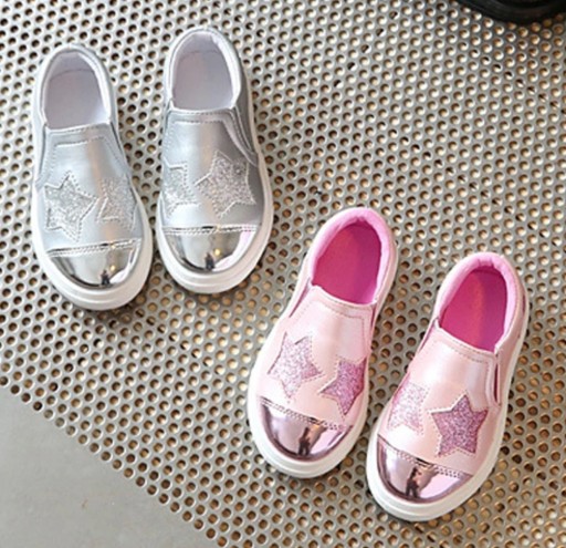 Chaussures pour filles avec des étoiles
