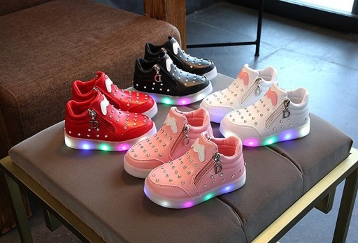 Chaussures pour filles avec des pierres