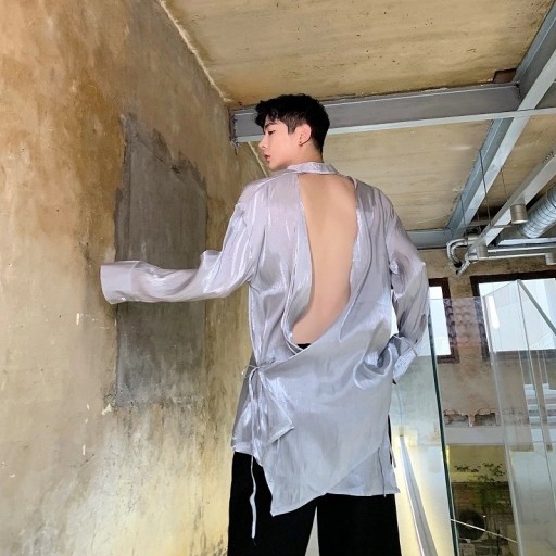 Chemise à dos ouvert
