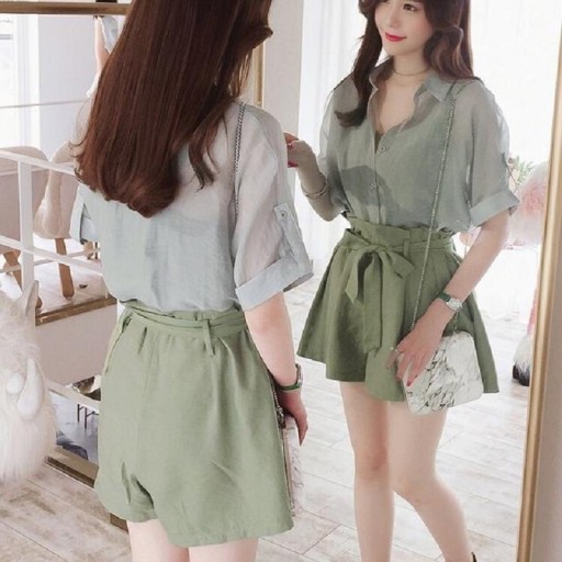 Chemise, débardeur et shorts pour femmes