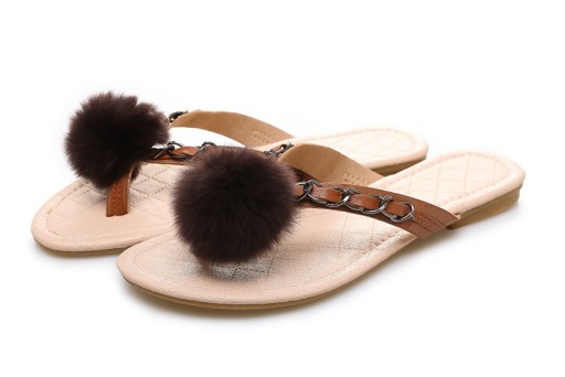 Chinelas femininas com pompom
