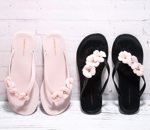 Chinelos femininos com flores