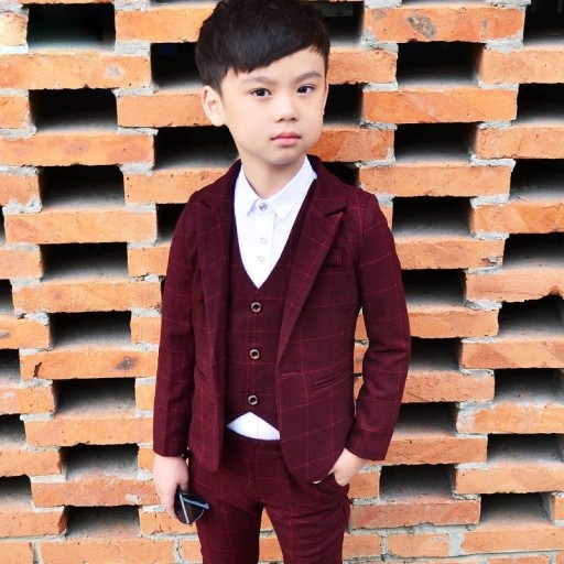 Chlapecký kostkovaný oblek s vestou