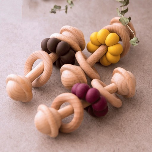 Chocalho de madeira para bebés