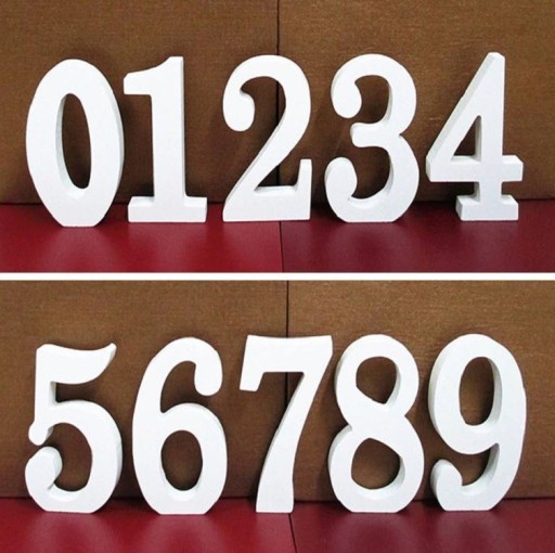 Cifre decorative din lemn