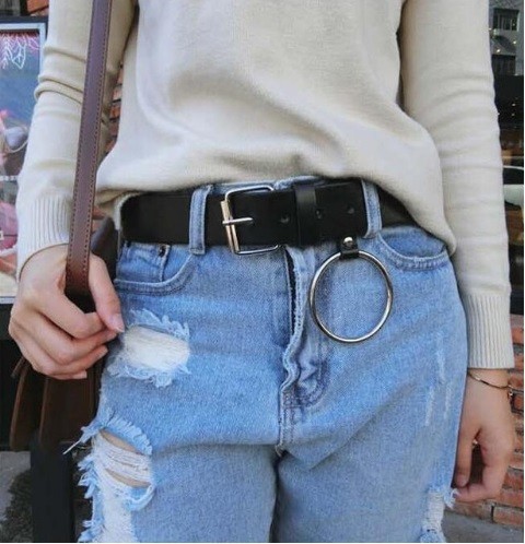 Cintura da donna con pendente in metallo