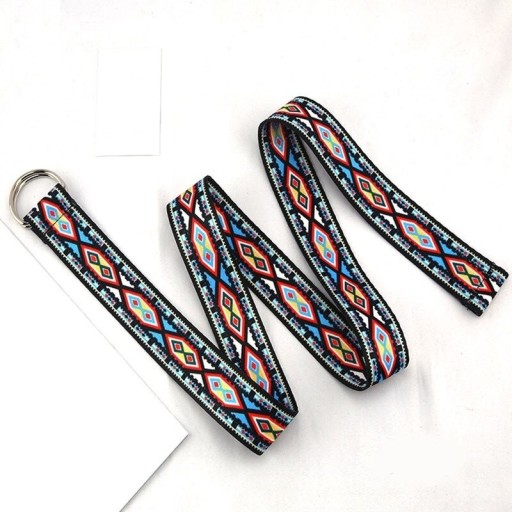 Cinturón de mujer con estampado colorido.