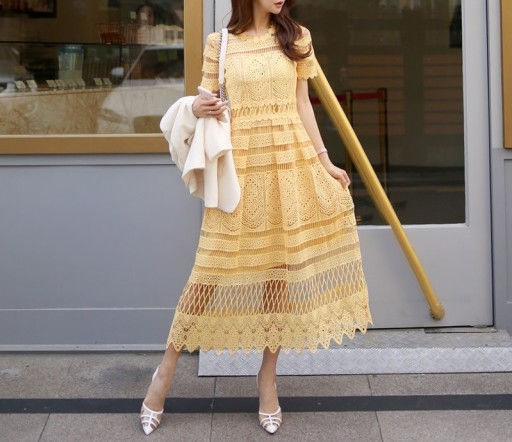 Čipkované šaty žlté