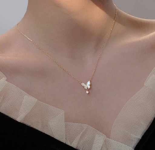 Colar feminino com borboleta G499