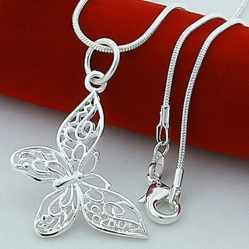 Colar feminino com borboleta