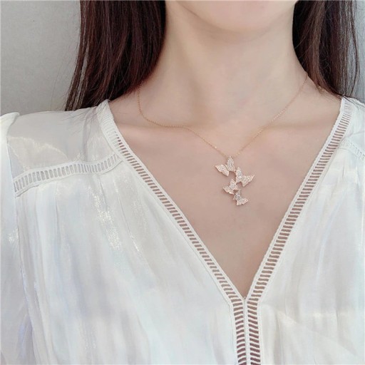 Colar feminino com borboletas D670