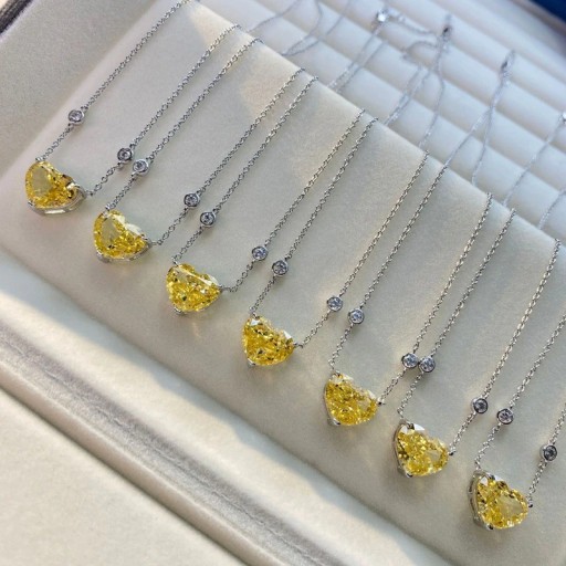 Colar feminino com coração D704