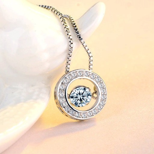 Colar feminino com cristal em círculo