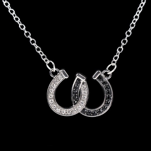 Colar feminino com ferraduras D356