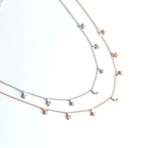 Colar feminino com lua e estrelas