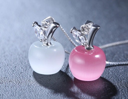 Colar feminino com maçã D402