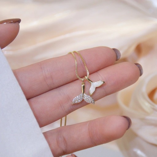 Colar feminino com nadadeira