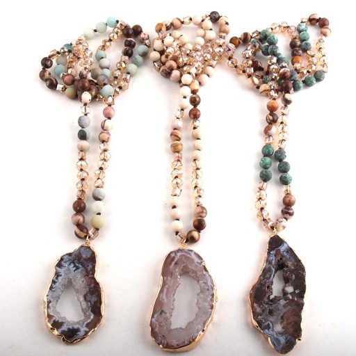 Colar feminino com pedra