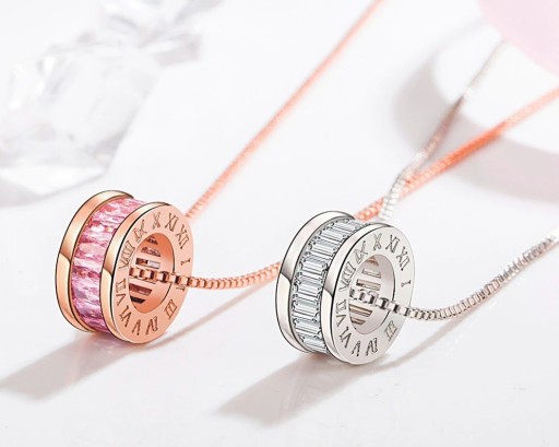 Colar feminino com pendente circular D514